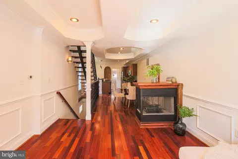 Entry Way - 140 S Curley, Baltimore, MD 21224 photo 5 of 16