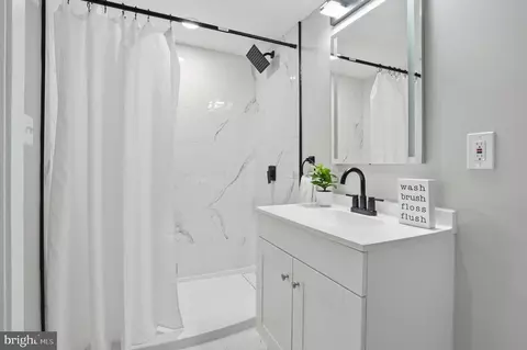 Bath - 4343 Nicholas Ave, Baltimore, MD 21206 photo 3 of 3