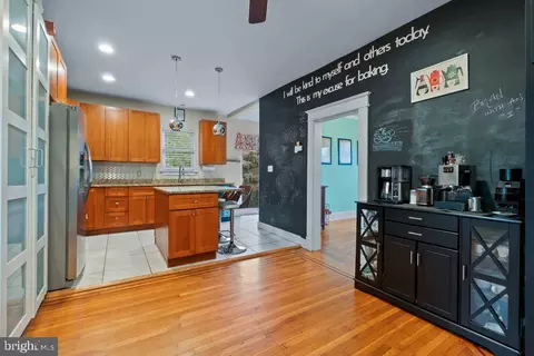 Entry Way - 3013 Harview Ave, Baltimore, MD 21234 photo 3 of 5