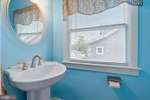 Bath - 3013 Harview Ave, Baltimore, MD 21234 photo 1 of 3