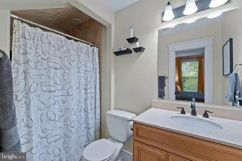 Bath - 3013 Harview Ave, Baltimore, MD 21234 photo 2 of 3