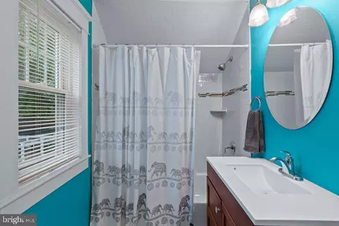 Bath - 3013 Harview Ave, Baltimore, MD 21234 photo 3 of 3