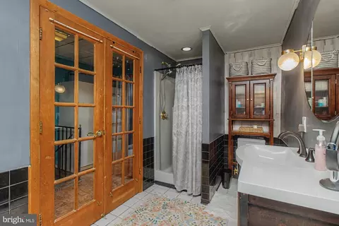 Bath - 362 Cornwall St, Baltimore, MD 21224 photo 2 of 5