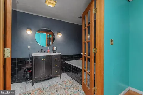 Bath - 362 Cornwall St, Baltimore, MD 21224 photo 3 of 5