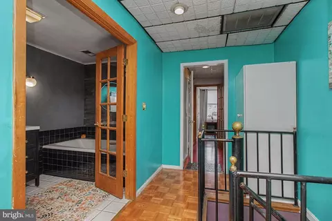 Entry Way - 362 Cornwall St, Baltimore, MD 21224 photo 6 of 9