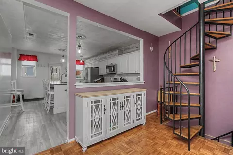 Entry Way - 362 Cornwall St, Baltimore, MD 21224 photo 4 of 9