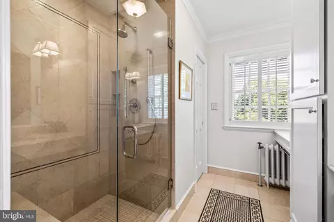 Bath - 209 E Highfield Rd, Baltimore, MD 21218 photo 2 of 8