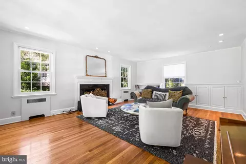 Living - 209 E Highfield Rd, Baltimore, MD 21218 photo 3 of 5