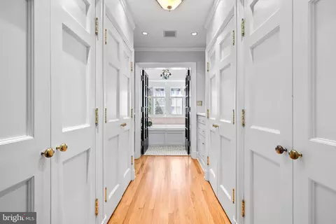 Entry Way - 209 E Highfield Rd, Baltimore, MD 21218 photo 8 of 10