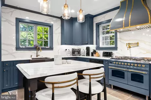 Kitchen - 209 E Highfield Rd, Baltimore, MD 21218 photo 4 of 9