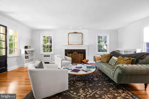Living - 209 E Highfield Rd, Baltimore, MD 21218 photo 1 of 5