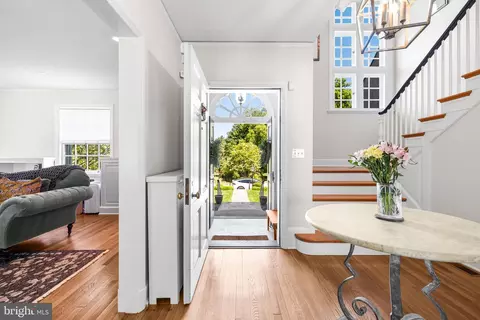Entry Way - 209 E Highfield Rd, Baltimore, MD 21218 photo 3 of 10