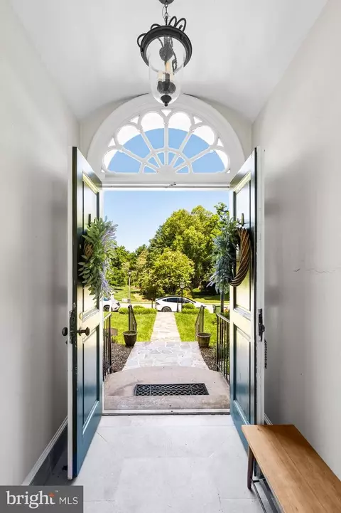 Entry Way - 209 E Highfield Rd, Baltimore, MD 21218 photo 2 of 10