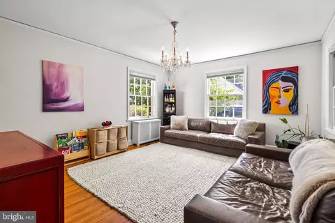 Living - 209 E Highfield Rd, Baltimore, MD 21218 photo 4 of 5