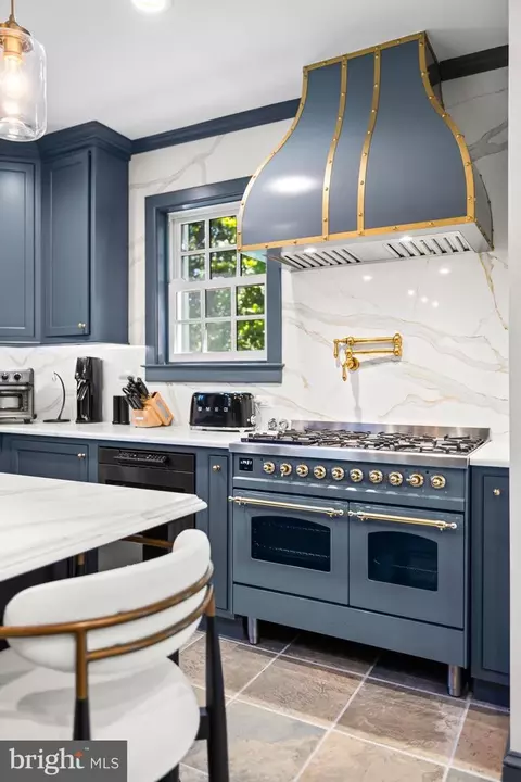 Kitchen - 209 E Highfield Rd, Baltimore, MD 21218 photo 5 of 9