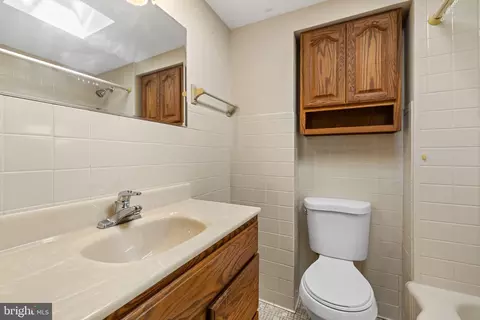 Bath - 1414 Andre St, Baltimore, MD 21230 photo 1 of 2