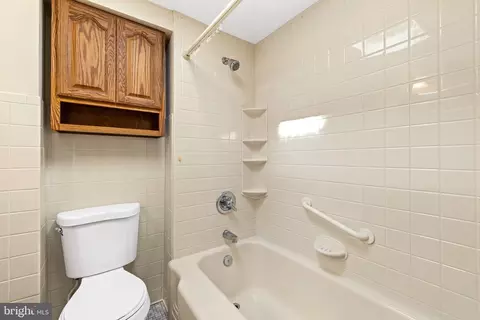 Bath - 1414 Andre St, Baltimore, MD 21230 photo 2 of 2