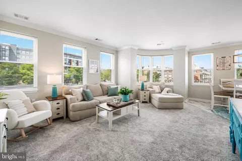 23 Pierside Dr #221, Baltimore, MD 21230