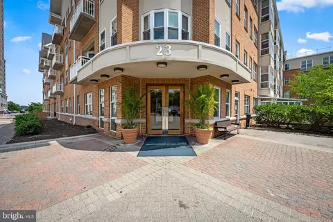 23 Pierside Dr #221, Baltimore, MD 21230