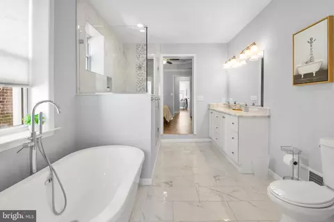 Bath - 1602 E Biddle St, Baltimore, MD 21213 photo 2 of 5