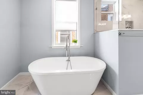 Bath - 1602 E Biddle St, Baltimore, MD 21213 photo 4 of 5