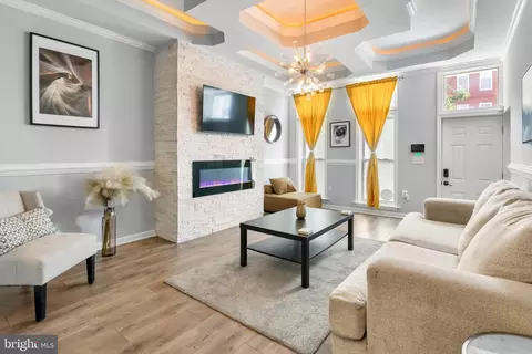 Entry Way - 1602 E Biddle St, Baltimore, MD 21213 photo 2 of 15