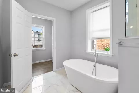 Entry Way - 1602 E Biddle St, Baltimore, MD 21213 photo 13 of 15
