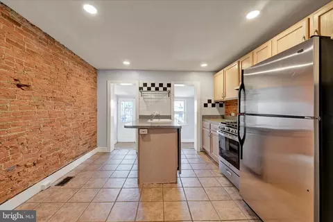 Entry Way - 1610 Marshall St, Baltimore, MD 21230 photo 2 of 3