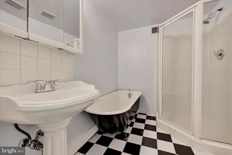 Bath - 1610 Marshall St, Baltimore, MD 21230 photo 1 of 1