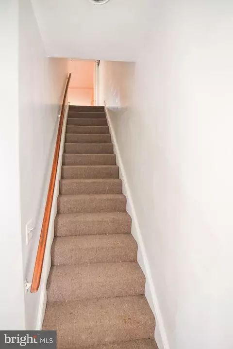 Entry Way - 2431 E Oliver St, Baltimore, MD 21213 photo 5 of 10