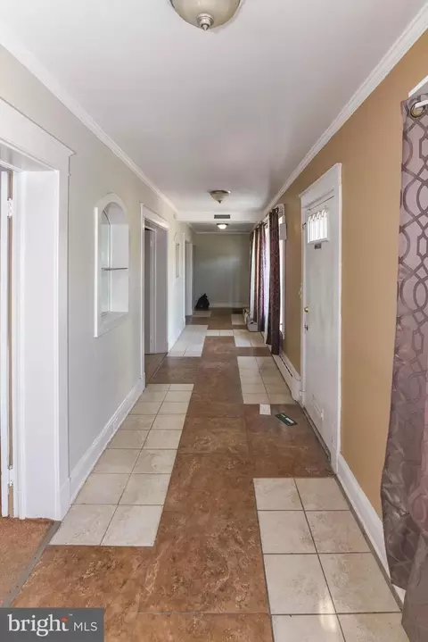 Entry Way - 2431 E Oliver St, Baltimore, MD 21213 photo 3 of 10