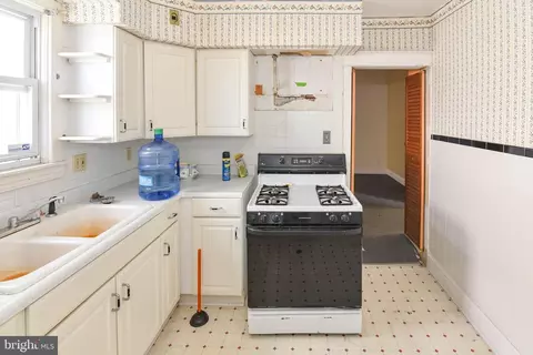 Kitchen - 2431 E Oliver St, Baltimore, MD 21213 photo 2 of 2