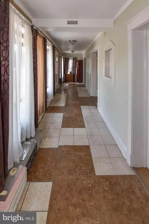 Entry Way - 2431 E Oliver St, Baltimore, MD 21213 photo 2 of 10
