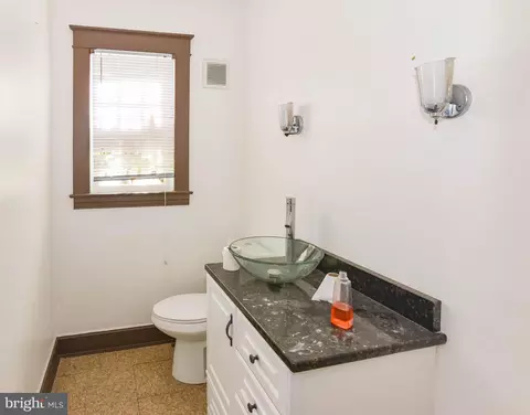 Bath - 2431 E Oliver St, Baltimore, MD 21213 photo 1 of 10