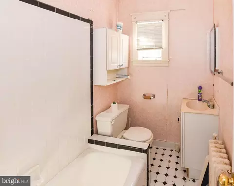 Bath - 2431 E Oliver St, Baltimore, MD 21213 photo 3 of 10