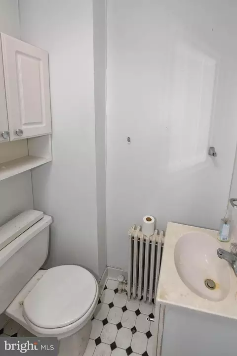 Bath - 2431 E Oliver St, Baltimore, MD 21213 photo 6 of 10