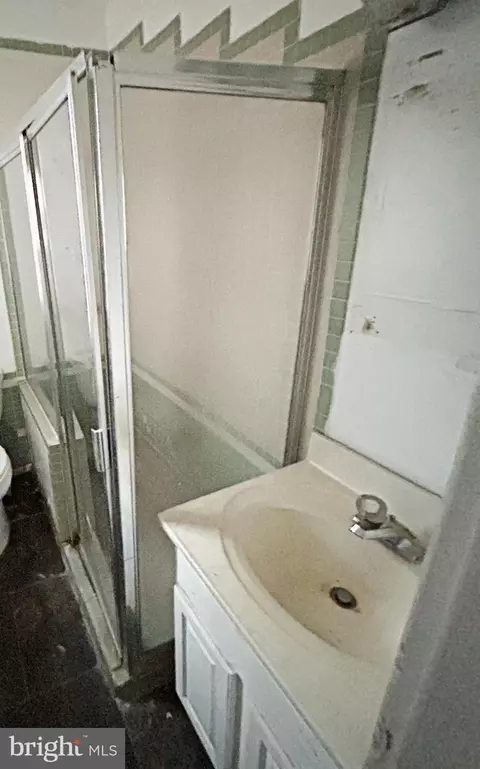 Bath - 1805 E 33rd St, Baltimore, MD 21218 photo 2 of 2