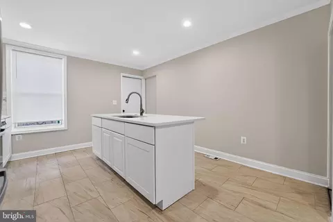 Entry Way - 2635 Harlem Ave, Baltimore, MD 21216 photo 2 of 4