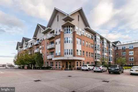 23 Pierside Dr #219, Baltimore, MD 21230