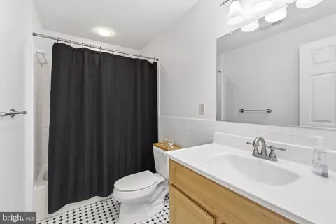 Bath - 411 S Wolfe St, Baltimore, MD 21231 photo 2 of 2