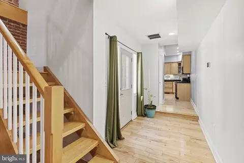 Entry Way - 411 S Wolfe St, Baltimore, MD 21231 photo 3 of 6