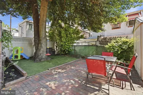 Exterior - 411 S Wolfe St, Baltimore, MD 21231 photo 1 of 5