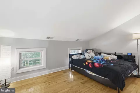Bedroom - 411 S Wolfe St, Baltimore, MD 21231 photo 3 of 4