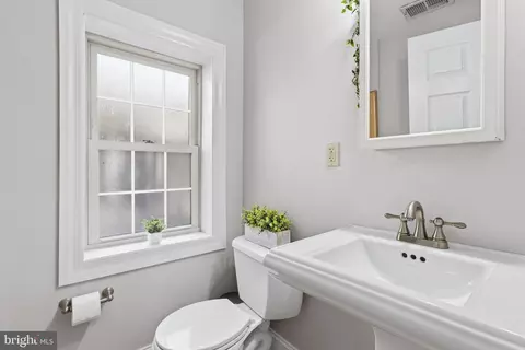 Entry Way - 411 S Wolfe St, Baltimore, MD 21231 photo 4 of 6