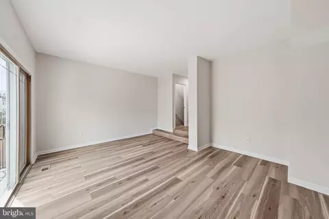 207 Roundhouse Ct, Baltimore, MD 21230 photo 7