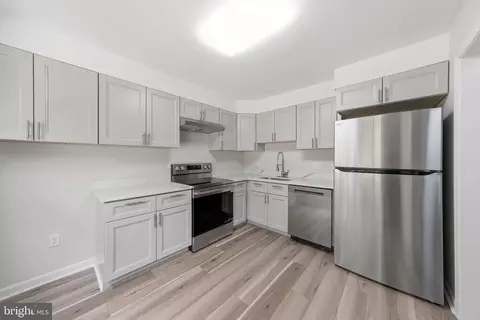 207 Roundhouse Ct, Baltimore, MD 21230 photo 4