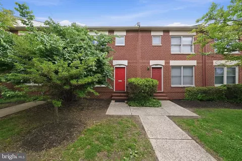207 Roundhouse Ct, Baltimore, MD 21230 photo 2