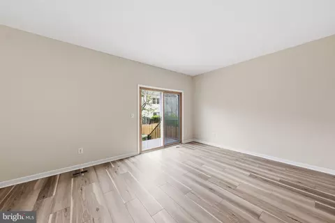 207 Roundhouse Ct, Baltimore, MD 21230 photo 6