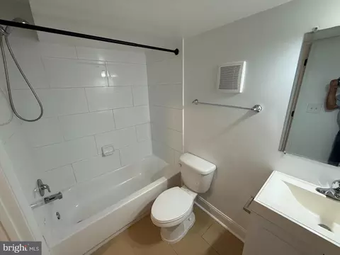 Bath - 3237 E Baltimore St, Baltimore, MD 21224 photo 2 of 4