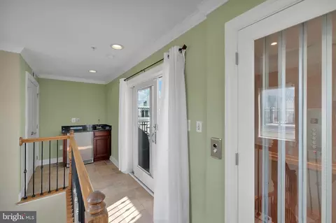 Entry Way - 915 Valencia Ct #117, Baltimore, MD 21230 photo 3 of 7